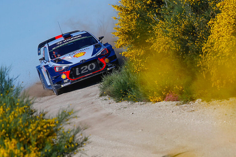 Portugal nach WP15: Neuville greift Ogier an