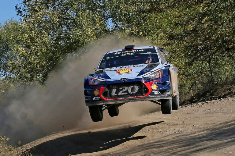 Zusätzliches Sprungtraining für Thierry Neuville