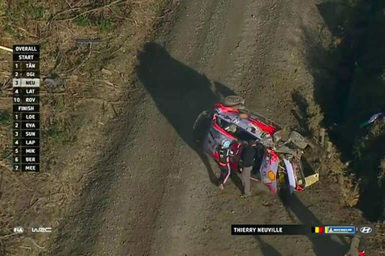 Neuville nach Überschlag raus