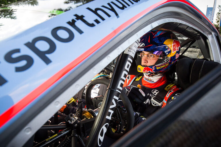 Rallye Finnland nach WP5: Rückschlag für Neuville