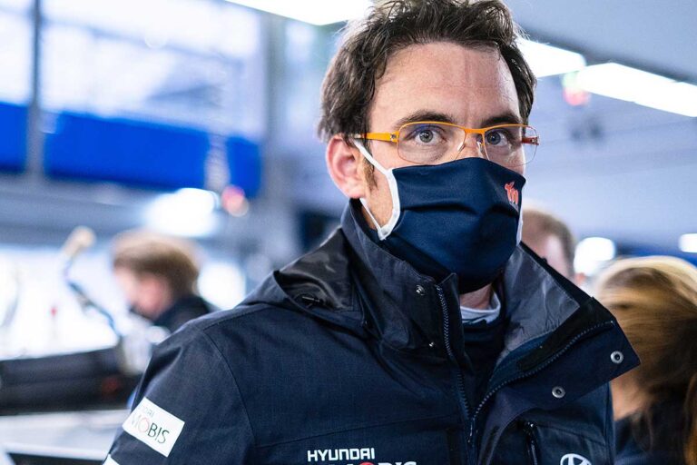 Neuville wirft Titelchance weg