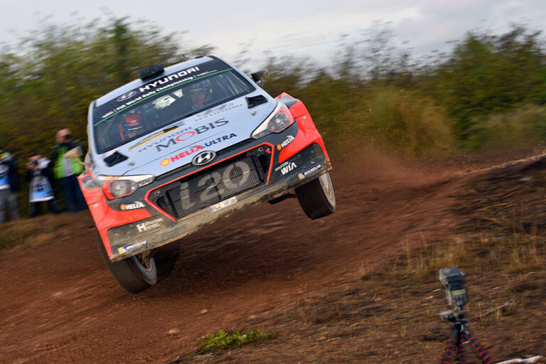 Rallye Spanien nach WP4: Ogier knapp vor Neuville