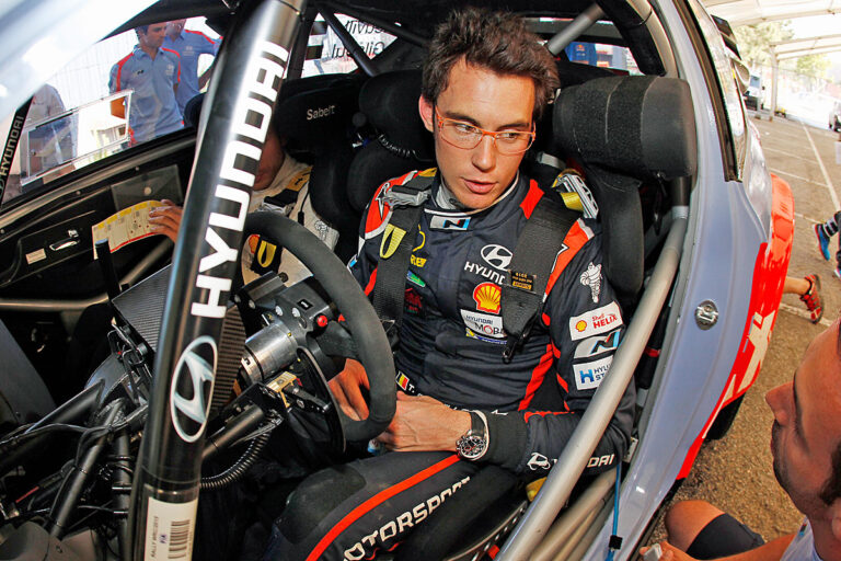 Neuville verabschiedet sich mit Überschlag