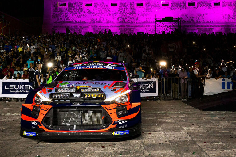 Neuville gewinnt spektakulären Auftakt