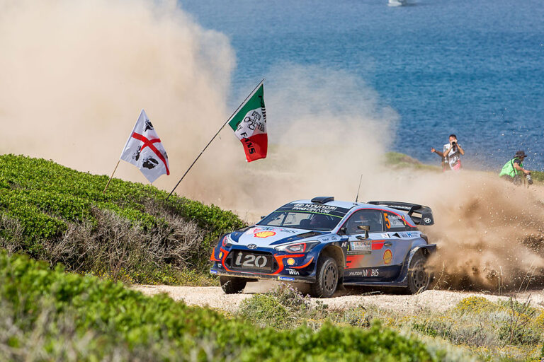 Neuville besiegt Ogier in einem dramatischen Finale