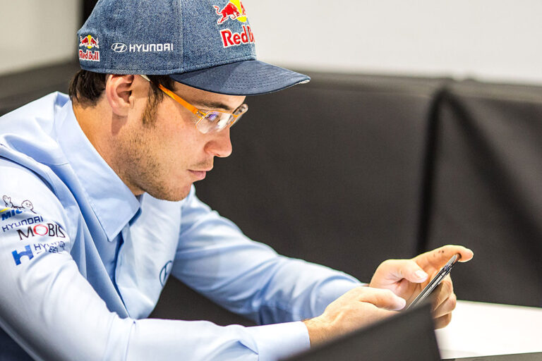 Siegesfeier zu wild – 25.000 Strafe für Neuville