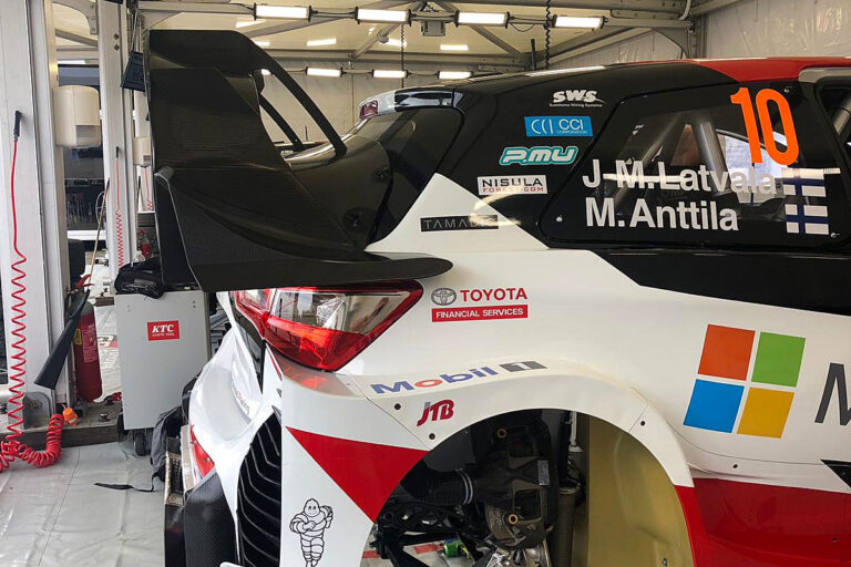 Toyota fährt mit verändertem Heckflügel