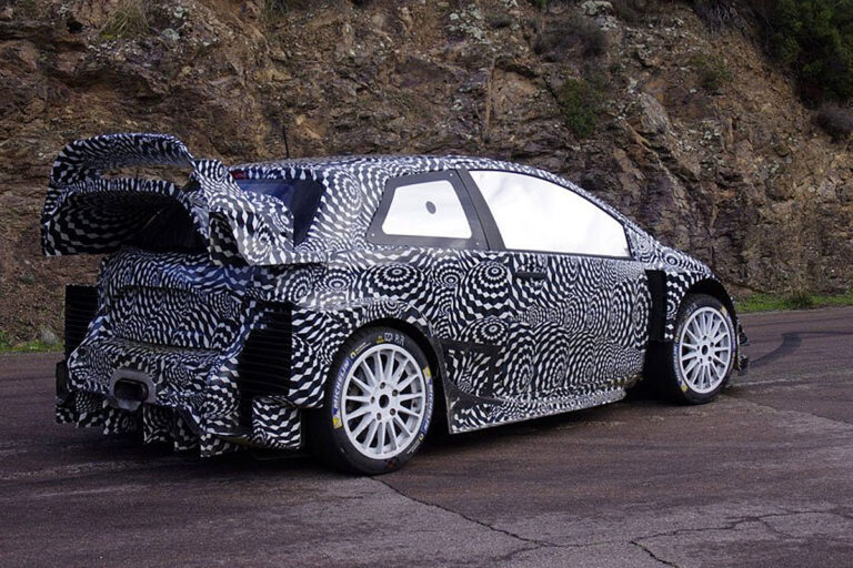 Jari-Matti Latvala lernt den Toyota Yaris WRC kennen