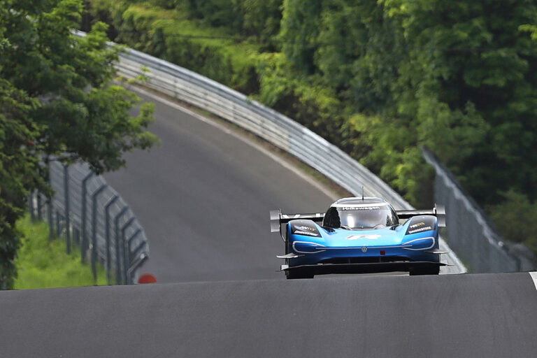 VW setzt neuen Elektro-Rekord auf dem Nürburgring
