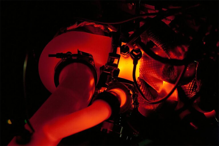 VW öffnet die Motorhaube. Ein wenig …