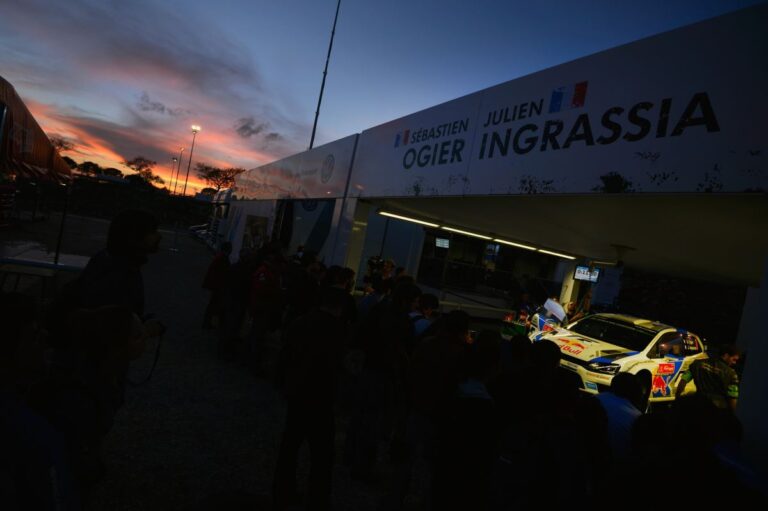 WM-Akteure an einem Tisch