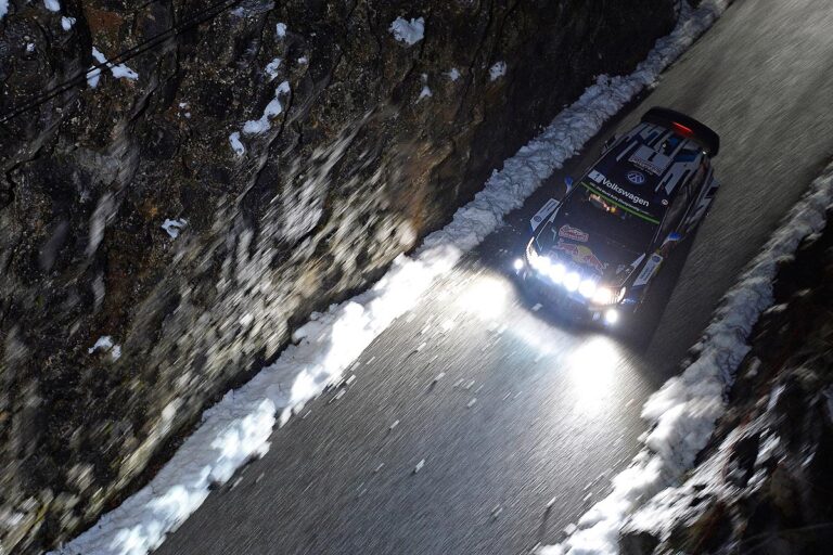 Loeb verzockt sich – Ogier vorn