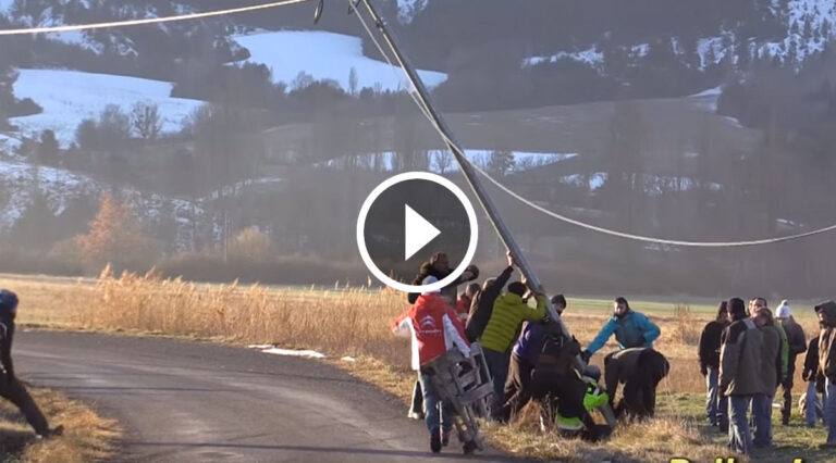 VIDEO: Fans stellen Mast wieder auf