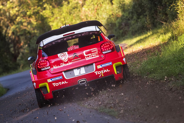 Korsika nach WP2: Meeke führt vor Ogier