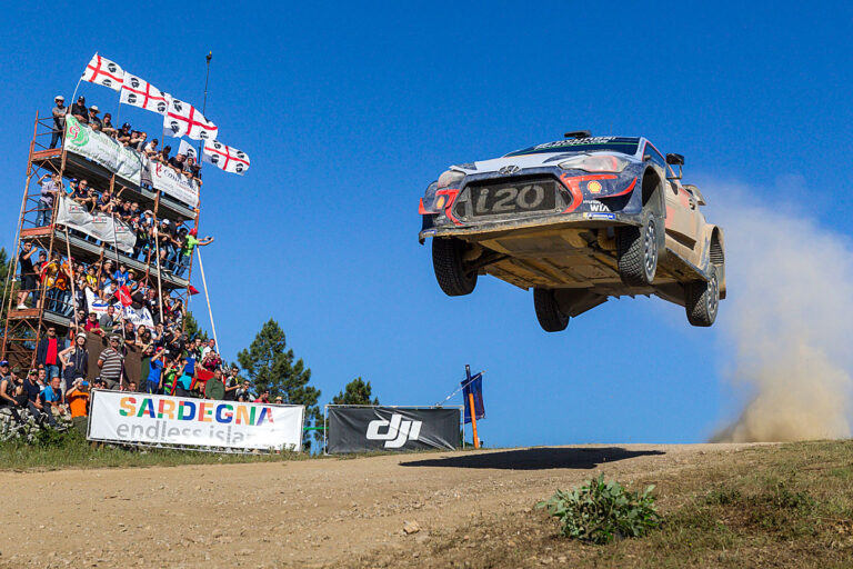 Rallye Sardinien nach WP16: Duell der Giganten