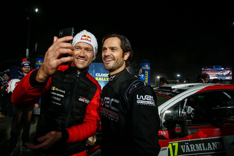 Prinz Carl Philip begeistert nach Mitfahrt bei Ogier