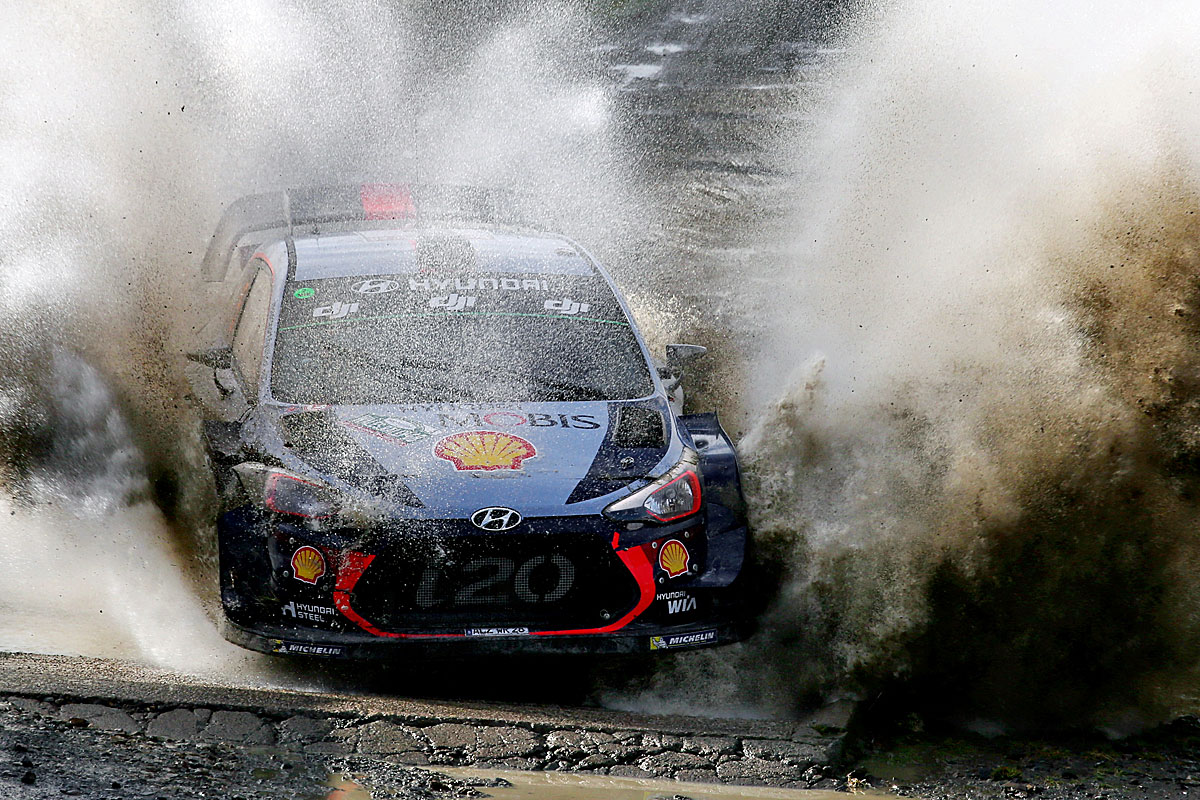 Wales nach WP13: Neuville bärenstark – Evans vorn