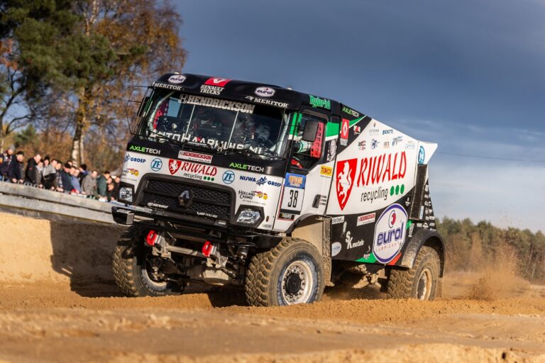 Das einzige Hybridfahrzeug der Dakar ist ein Allrad-Truck