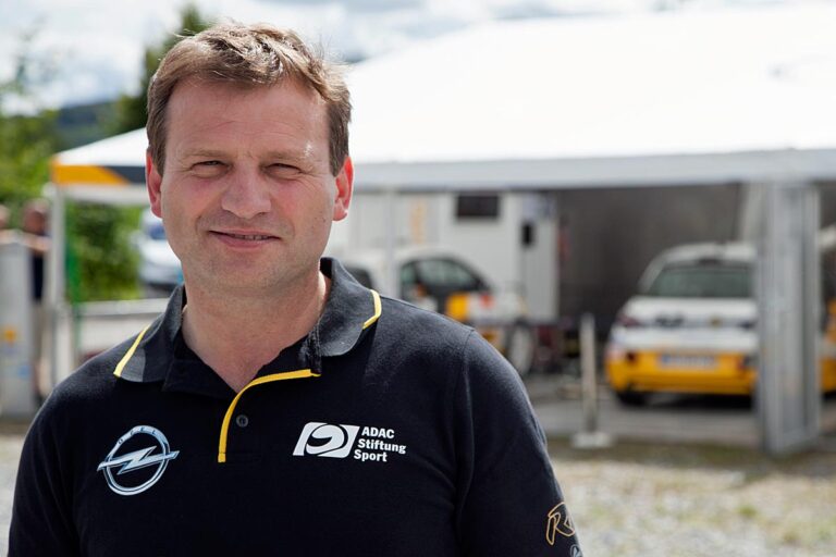 Kremer übt Kritik an Reifenpolitik