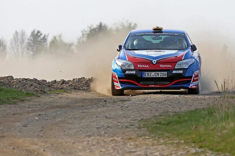Mohe: Clio R3T-Test als Hessen-Training