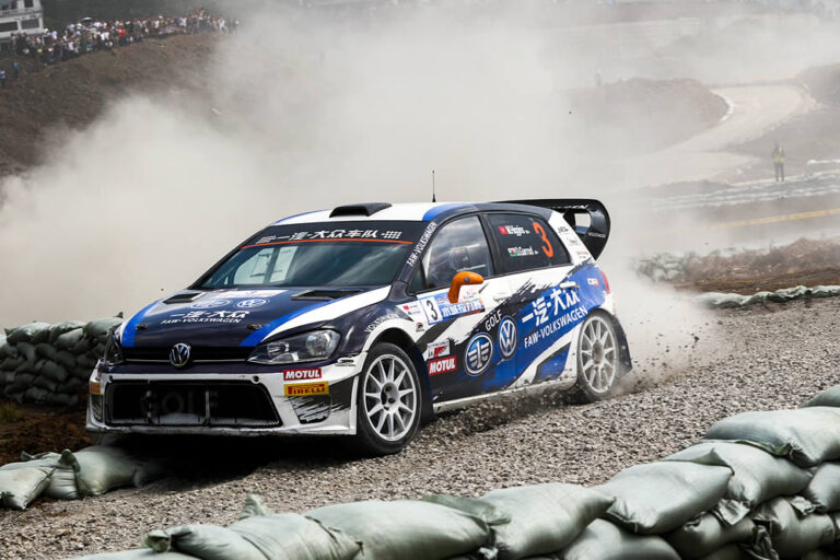 Higgins siegt, Teamkollege feiert