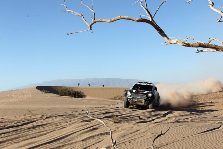 Peterhansel pfeift auf Teamorder und ist vorn