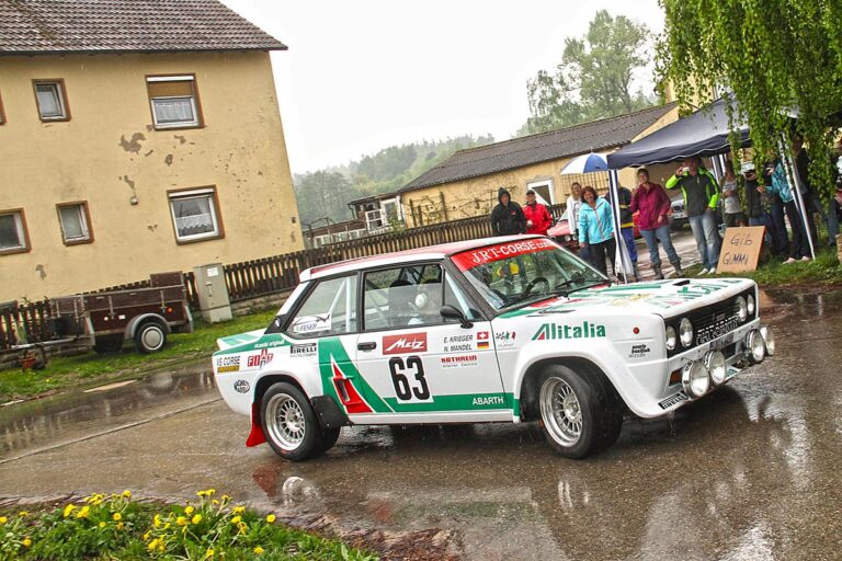 Mit dem Oldtimer durch Röhrls Wohnzimmer