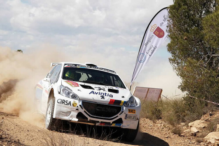 Xevi Pons beim Schotterauftakt vorn