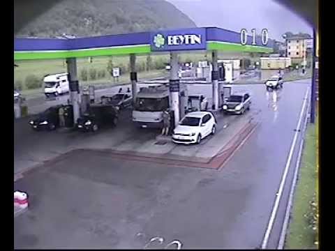 VIDEO: Lancia Delta & Tankstellen-Crash