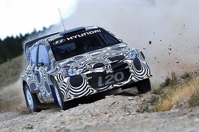 Hyundai i20 WRC im Höhenflug