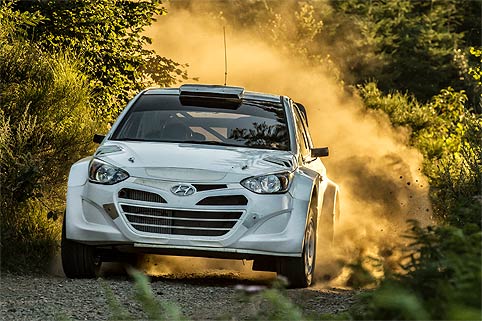 i20 WRC erstmals auf Schotter