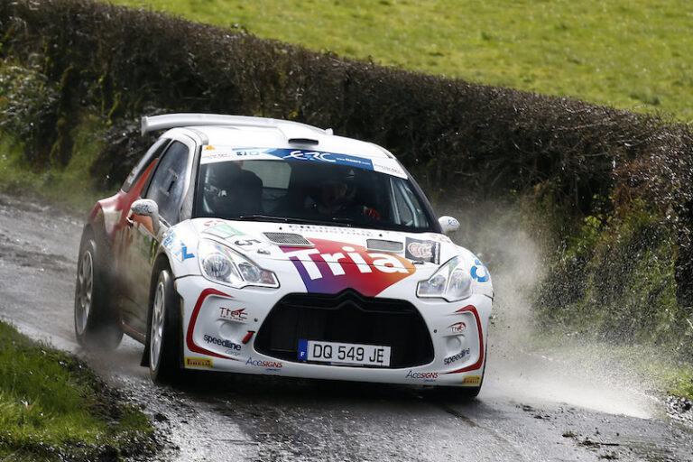 Cronin holt Titel in Irland