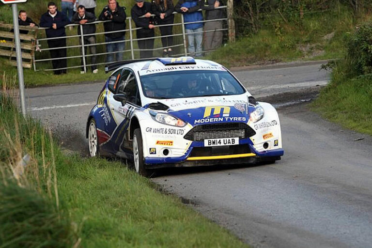 Drei World Rally Cars in Irland vorn