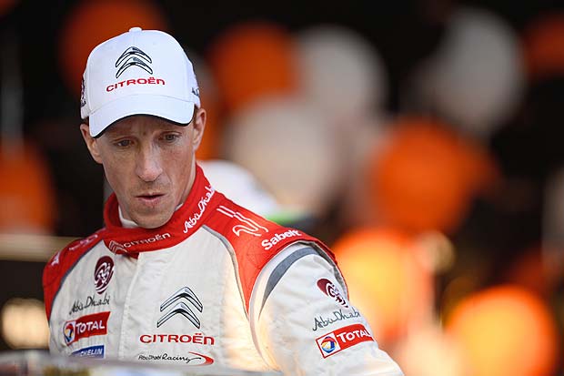 Kris Meeke nach Überschlag draußen