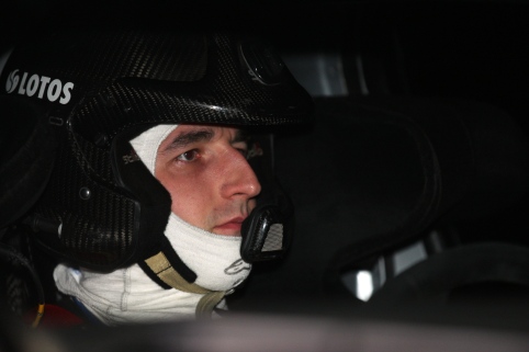 Kubica gibt Führung ab