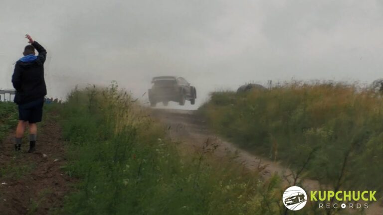 VIDEO: Rallye flat out