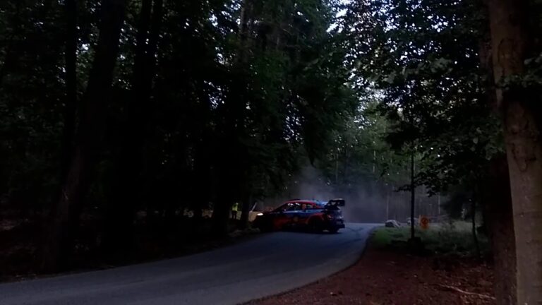 VIDEO: Neuville mit Glück im Unglück