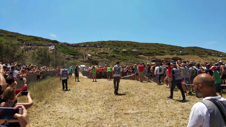 VIDEO: Happyend für Thierry Neuville