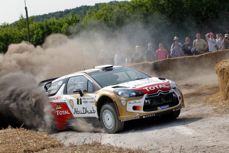 Loeb kehrt ins World Rally Car zurück