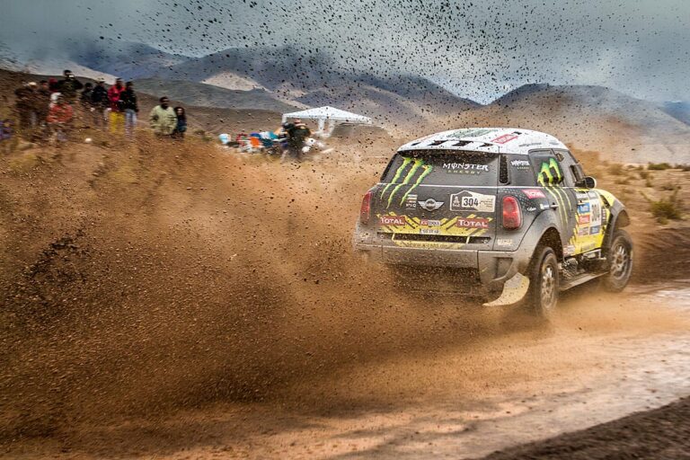 Roma behauptet sich knapp vor Peterhansel