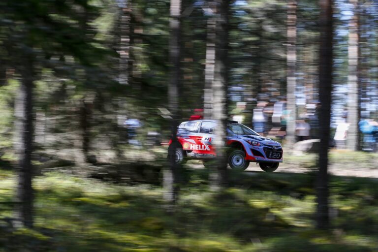 Neuville muss aufgeben