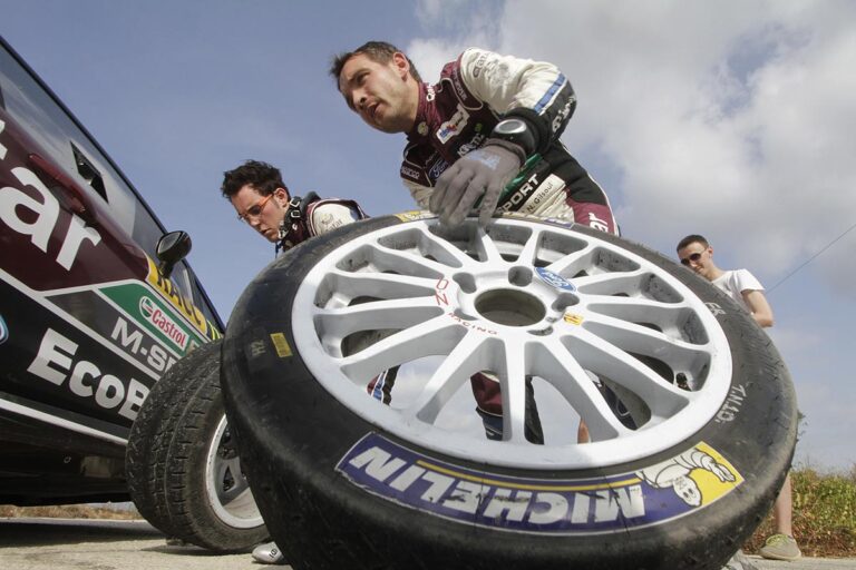 Rallye-WM: Boxenstopp in der Prüfung