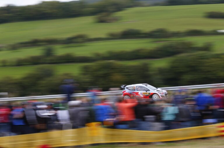 Latvala baut Führung aus – Neuville auf drei