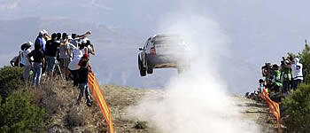 Richard Burns gewinnt Neuseeland-Rallye.