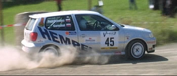 3-Städte-Rallye: Polnisches Duo Karnabal/Brodnicki bedankt sich bei den Fans für die Hilfe.