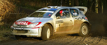 SS15: Richard Burns überholt Carlos Sainz – Märtin holt auf