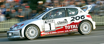 Roman Kresta fährt 2003 Peugeot