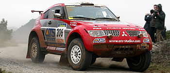 Mitsubishi setzt als Dakar-Spitzenreiter nach Afrika über