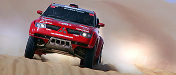 Mitsubishi mit 5 Autos zu Dakar