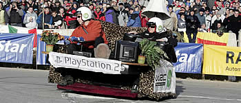PS2-Sofa schafft 140 km/h
